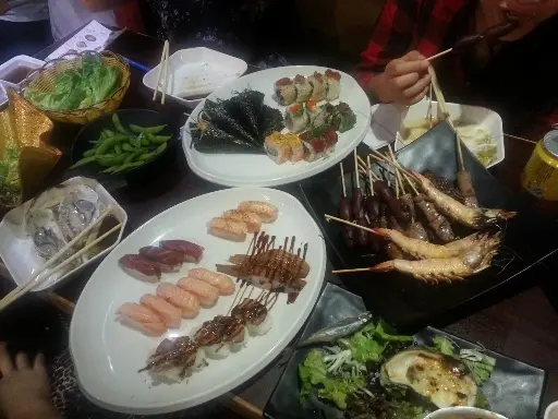 7點鐘位就係 ''我鳥'' 肝壽司