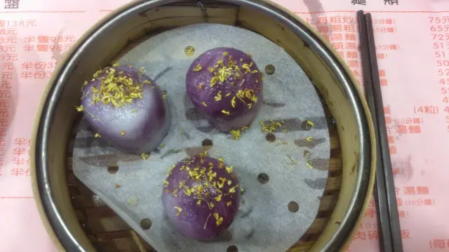 紫色丸子配上黃花，很精緻~