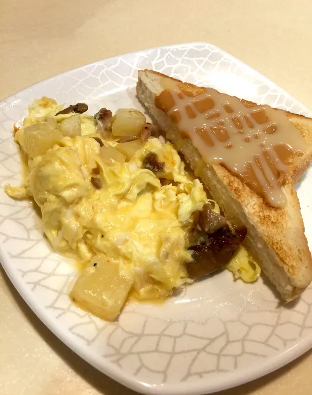 個炒蛋好滑! 厚身多士外脆入軟!