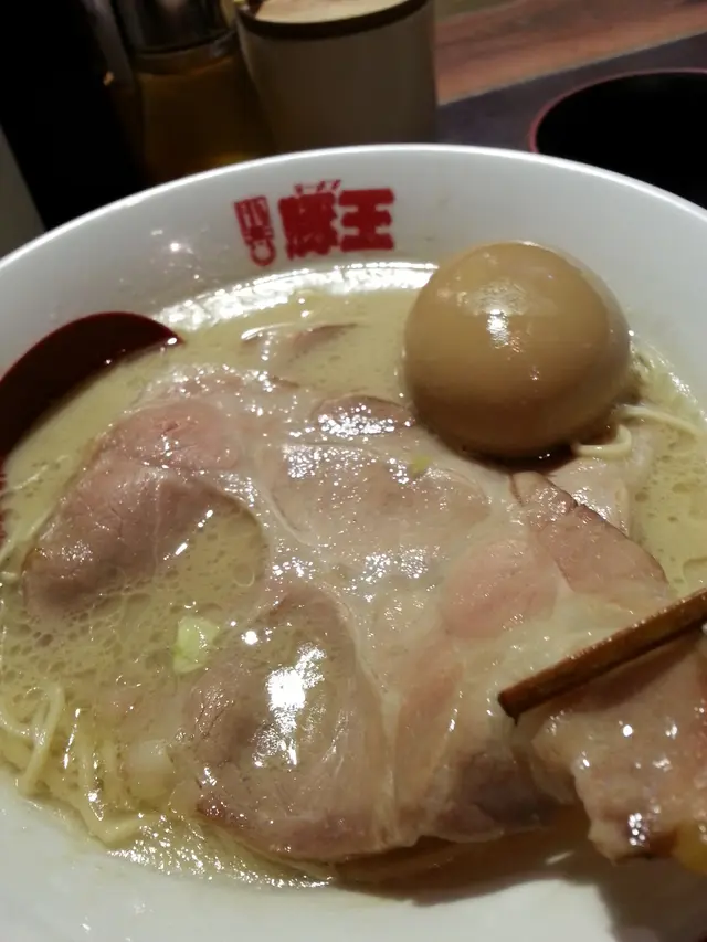 肩肉 - 瘦肉及脂肪表裏分明