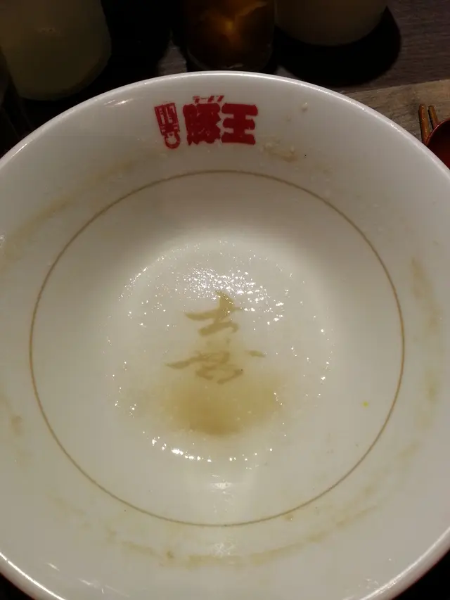 碗底是個「喜」字