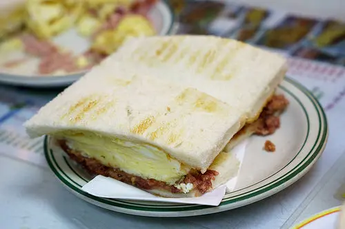 鮮牛蛋三文治 (烘底)