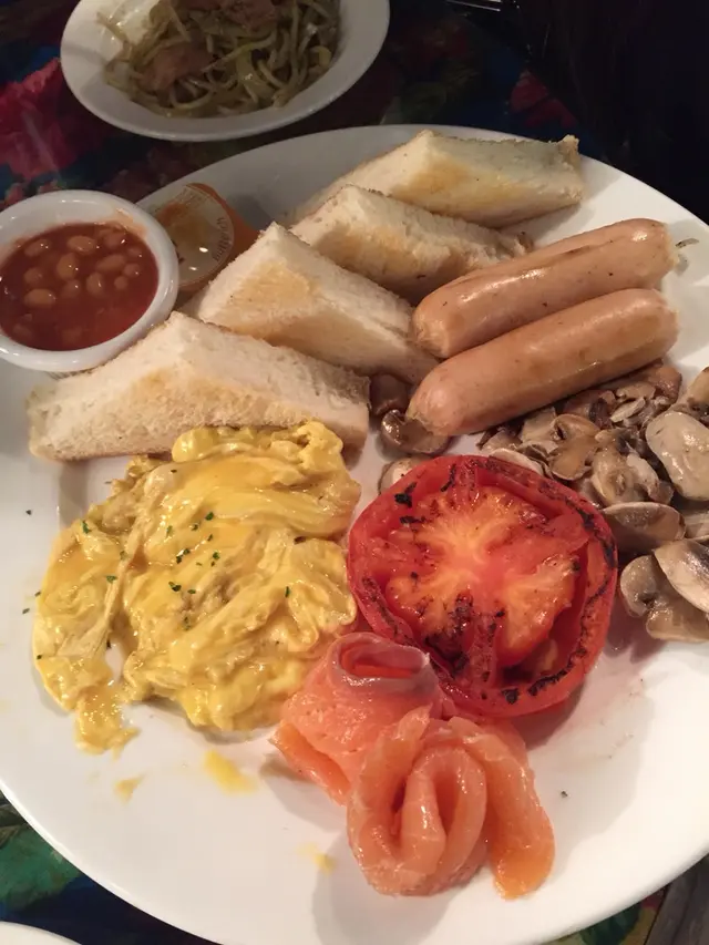 ALL DAY BREAKFAST, 額外加左煙三文魚同豬肉腸
