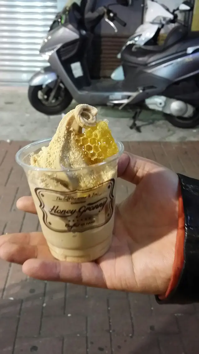 芝士奶茶味蜂巢雪糕