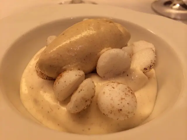 Rum ice-cream and barley pudding with cinnamon meringur