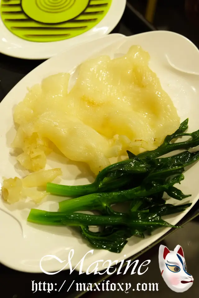 鮑魚汁扣原隻花膠扒