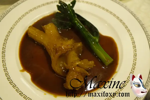 鮑魚汁扣原隻花膠扒