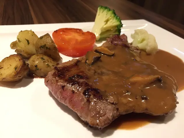 香煎紐西蘭西冷配野牛肝菌汁