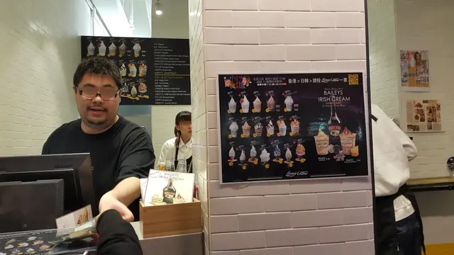 餐牌就掛响門口