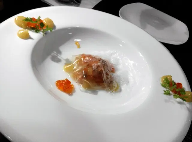 冧酒慕士三文魚意大利雲吞