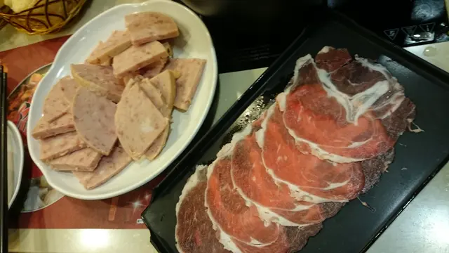 呢d叫四人份量既午餐肉!!
