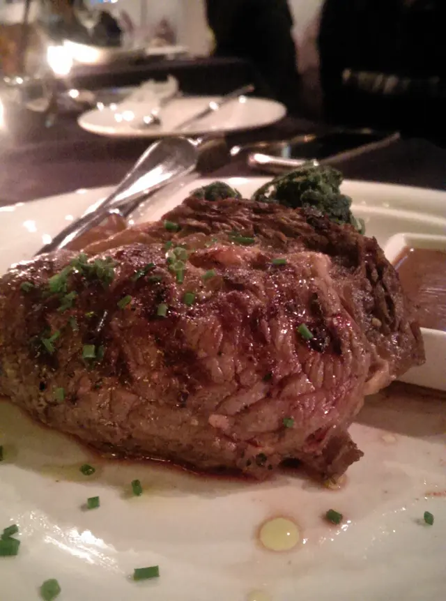 七成熟的安格斯，入口比較鞋