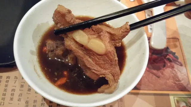 豬排夾有脆口軟骨,肉稔香綿,醮點醬油,惹味開胃
