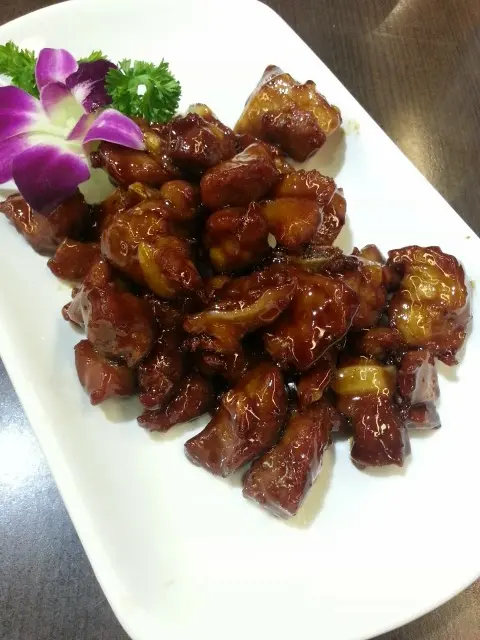 調味得宜,酸甜開胃,肉質較硬實,勝在軟骨夠脆口