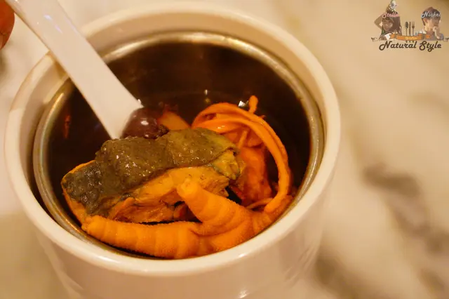 蟲草花燉烏雞湯