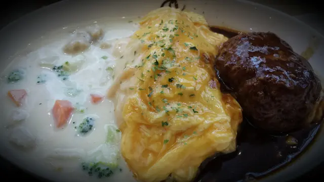 Burger with Cream Sauce and Omelet Rice