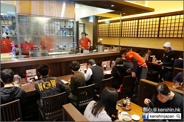 廚房用玻璃隔開