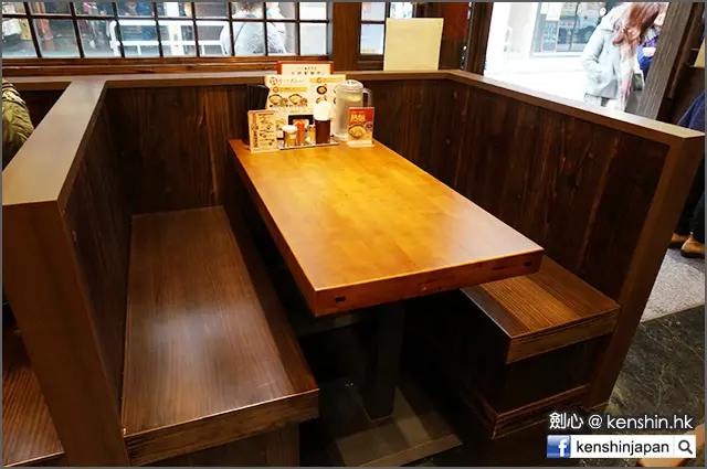 四人卡位闊度可以