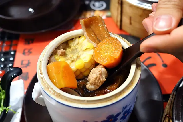 鱷魚肉淮山燉豬踭