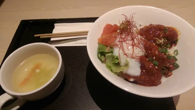 韓式炸雞温泉蛋飯