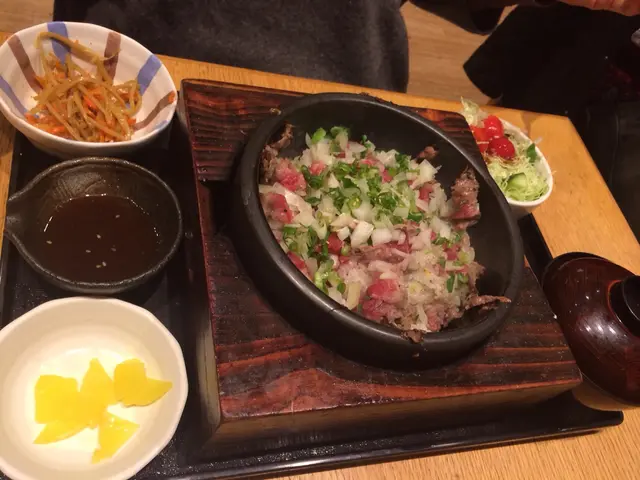 牛肉石頭鍋定食