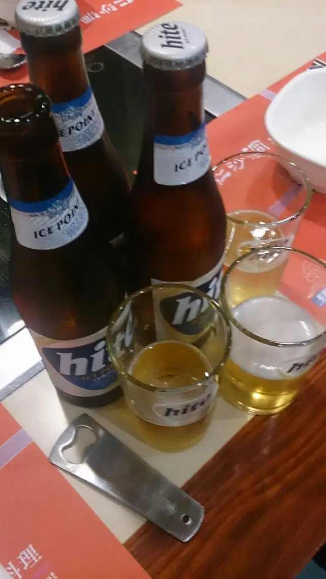 啤酒～～買二送一