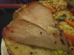 烟熏鱼肉质颇为硬身