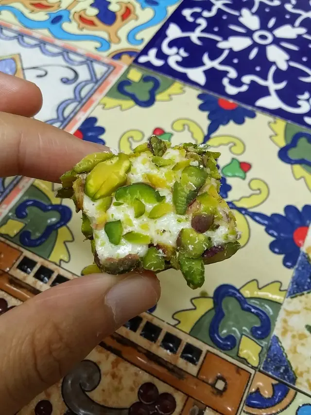 開心果碎下得夠大氣,果仁香氣及嚼感加上軟糖的甜香,最是香口