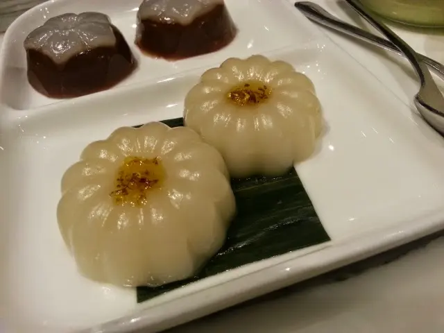 甜味主要來自中心的桂花蜜，花香沁人心脾，香韌糕身更是迷人