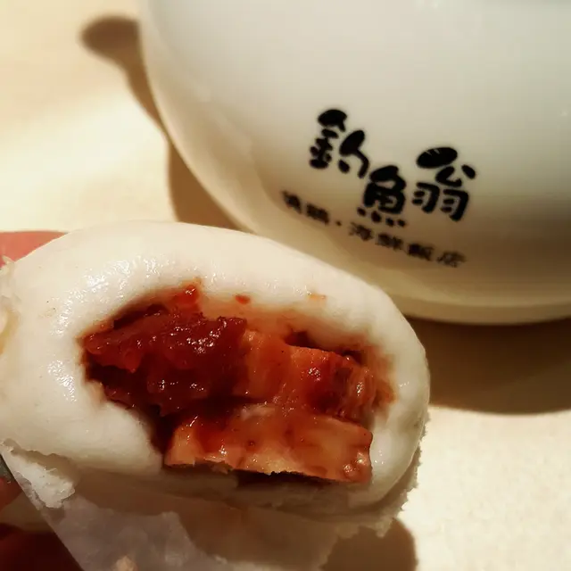 饅頭內有一片燒腩,一片芋頭