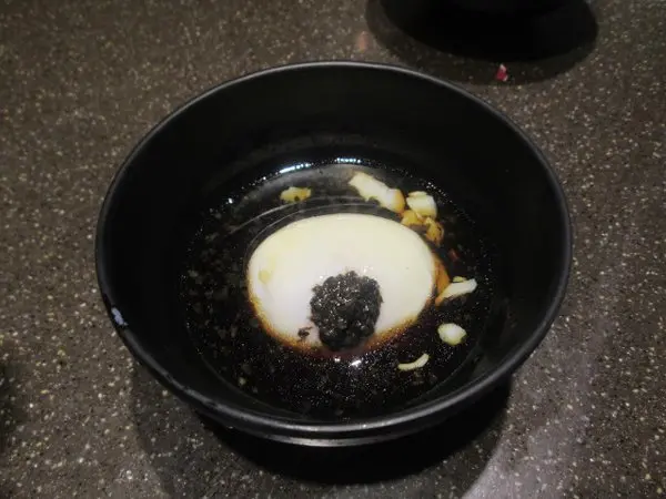 充滿着蛋香和黑松露香