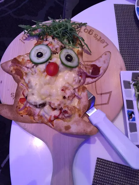 招牌企鵝海鮮薄餅