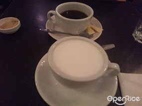Almond milk &amp; black coffee - 銅鑼灣的阿麥廚房