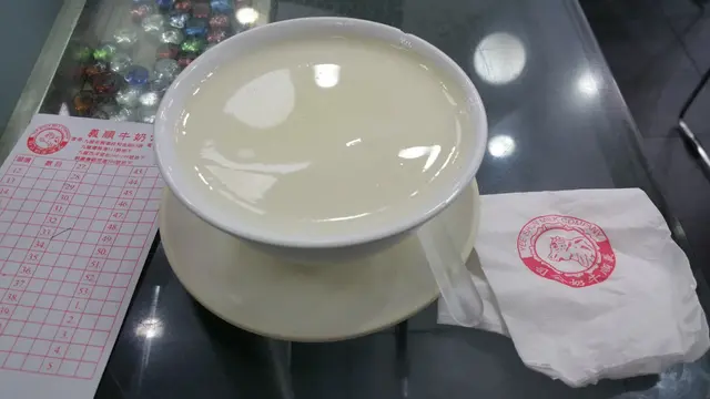 傳統羌汁撞奶，記住要熱好食d