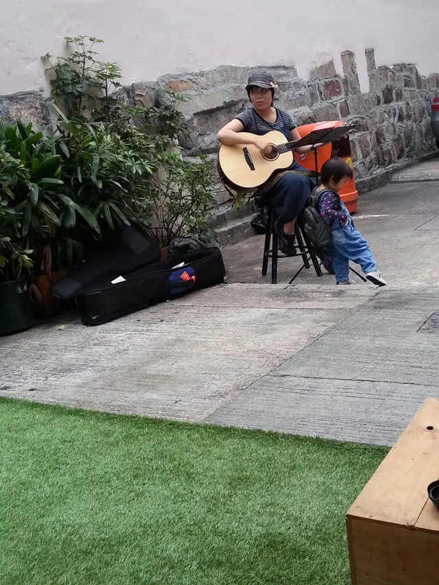 今日有practice of sound.清新的accoustic music, 於午後邊喝茶邊聽活潑輕快的創作小品，就是慢活的樂趣