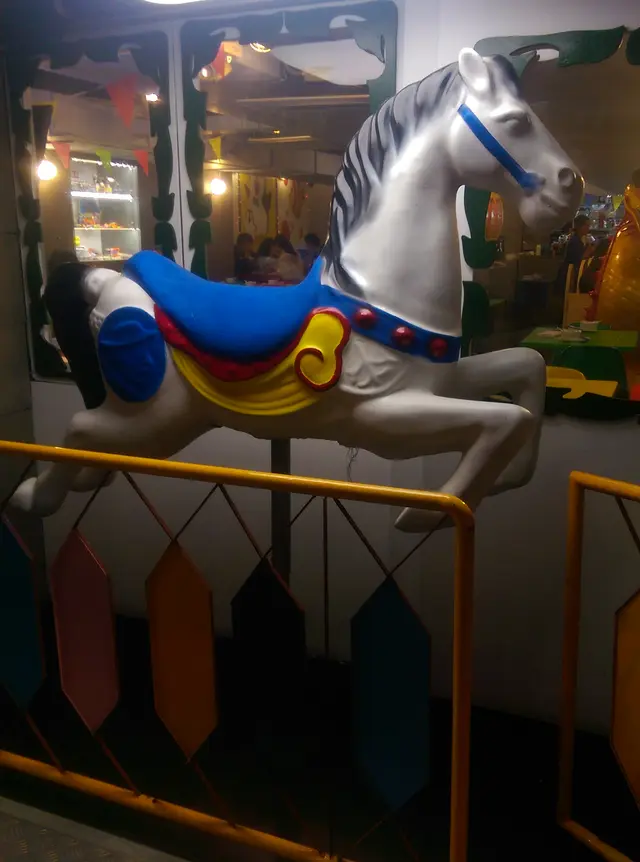 門外旋轉木馬