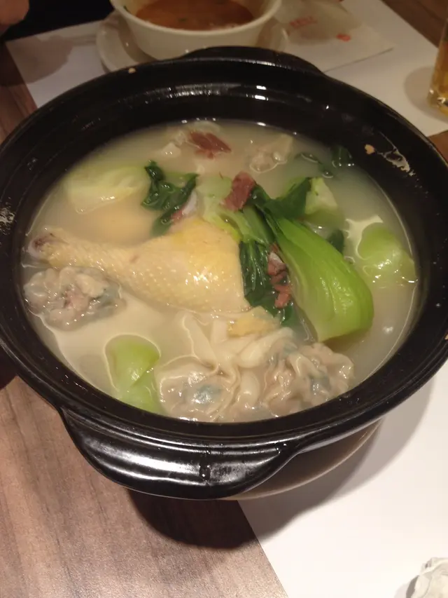 砂鍋雲吞雞煲好咸