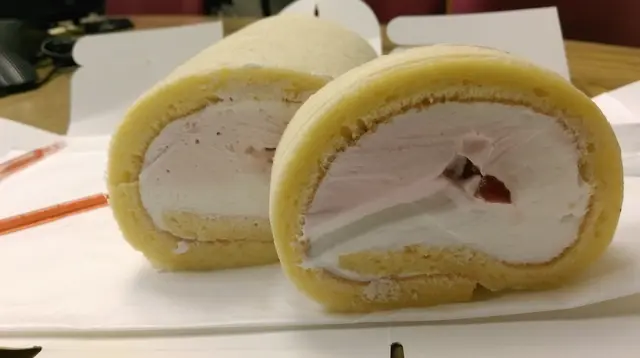 草莓王流心鮮乳卷