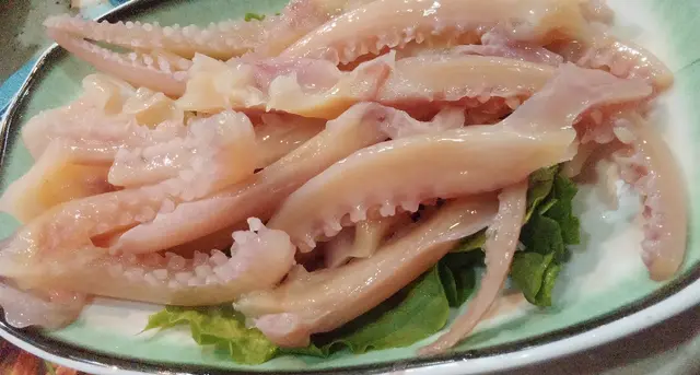 色澤好鲜明, 好大條! 口感弹和好爽, 而仲可以入到啲湯味!