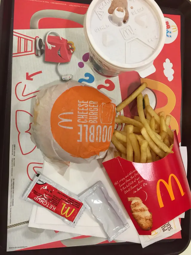 平時都飲汽水多 今日飲熱朱古力