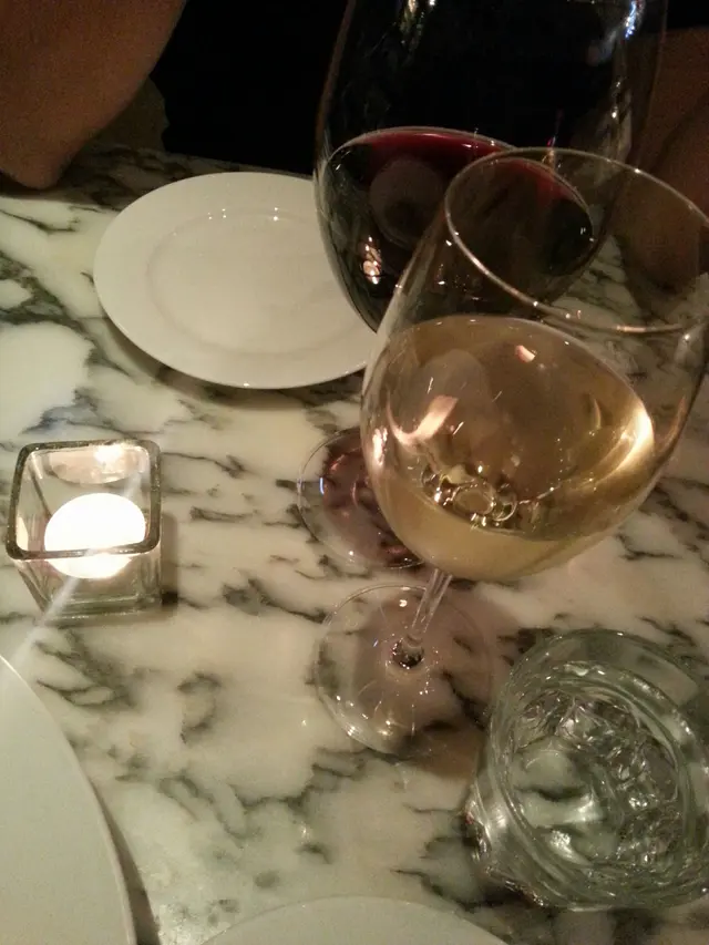 紅酒body太鞋，酸度高，aftertaste 苦澀，白酒偏甜，較易入喉，但aftertaste 也很苦澀