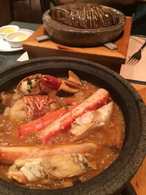 石鍋燒 - 龍蝦尾配蟹腳