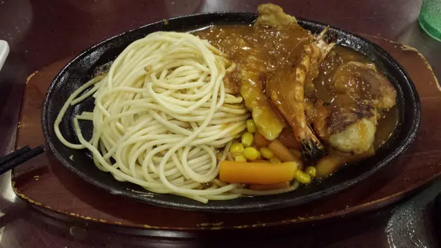 香煎豬排拼海虎蝦意粉