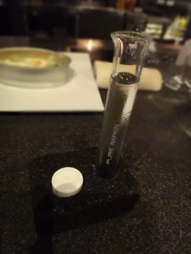 試管水液及白色餅體