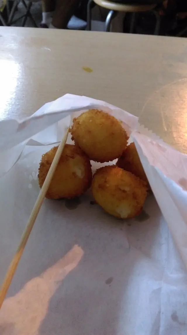 跟餐的芝士薯波，新鮮熱辣，外脆內軟！正！