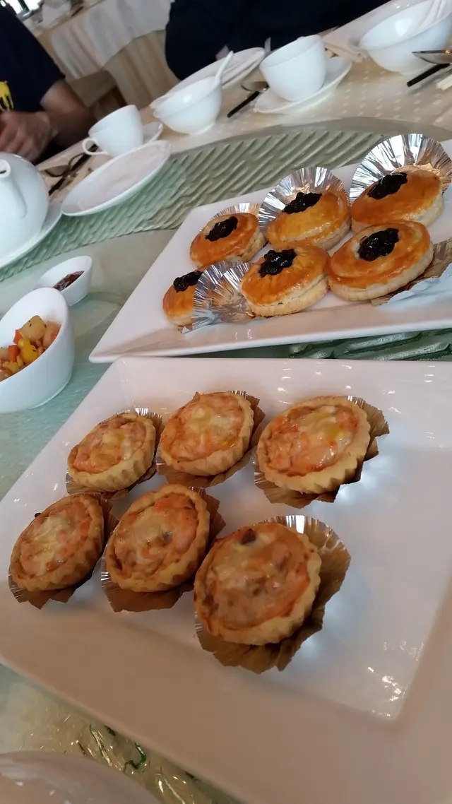 藍莓叉燒酥,芝士三文魚撻