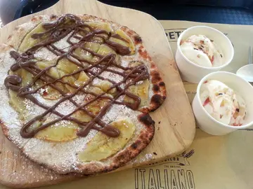 香蕉榛子酱薄饼