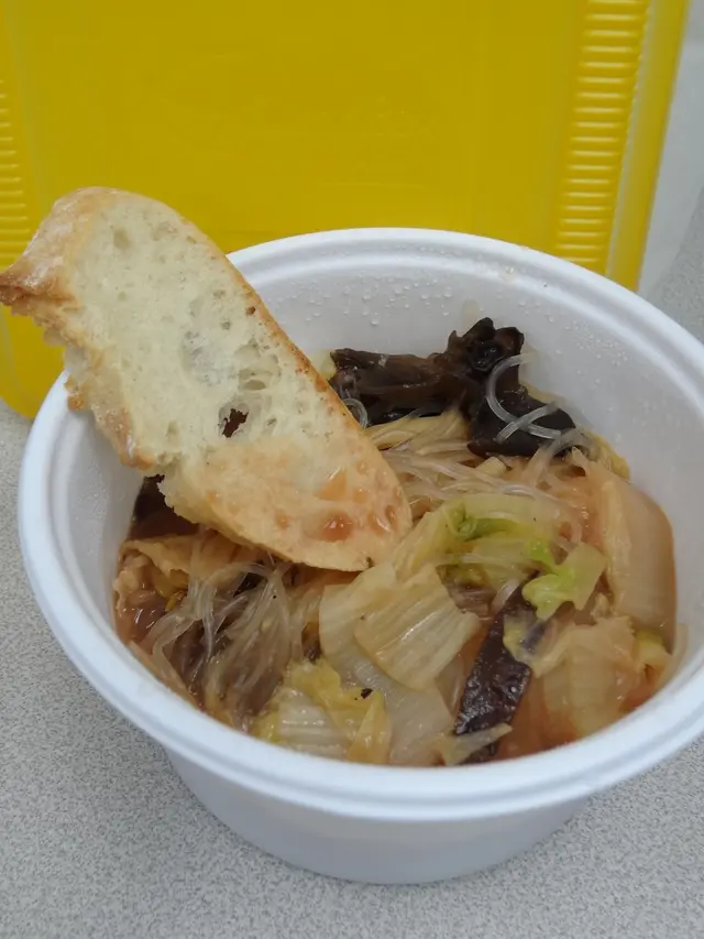 以法包蘸上帶鹹香的南乳汁,口味層次更豐富起來!