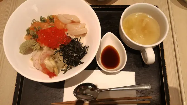 日式海鮮刺身丼