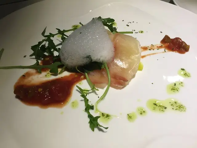 鯛魚刺身配意式蕃茄沙沙,檸檬泡沫